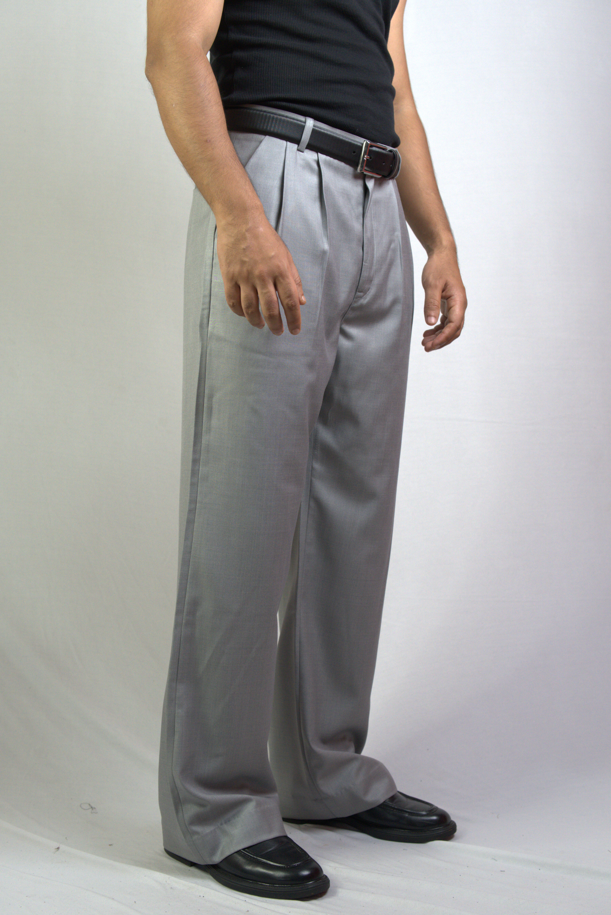 What Are Wide Leg Pleated Trousers and How Do You Style Them?