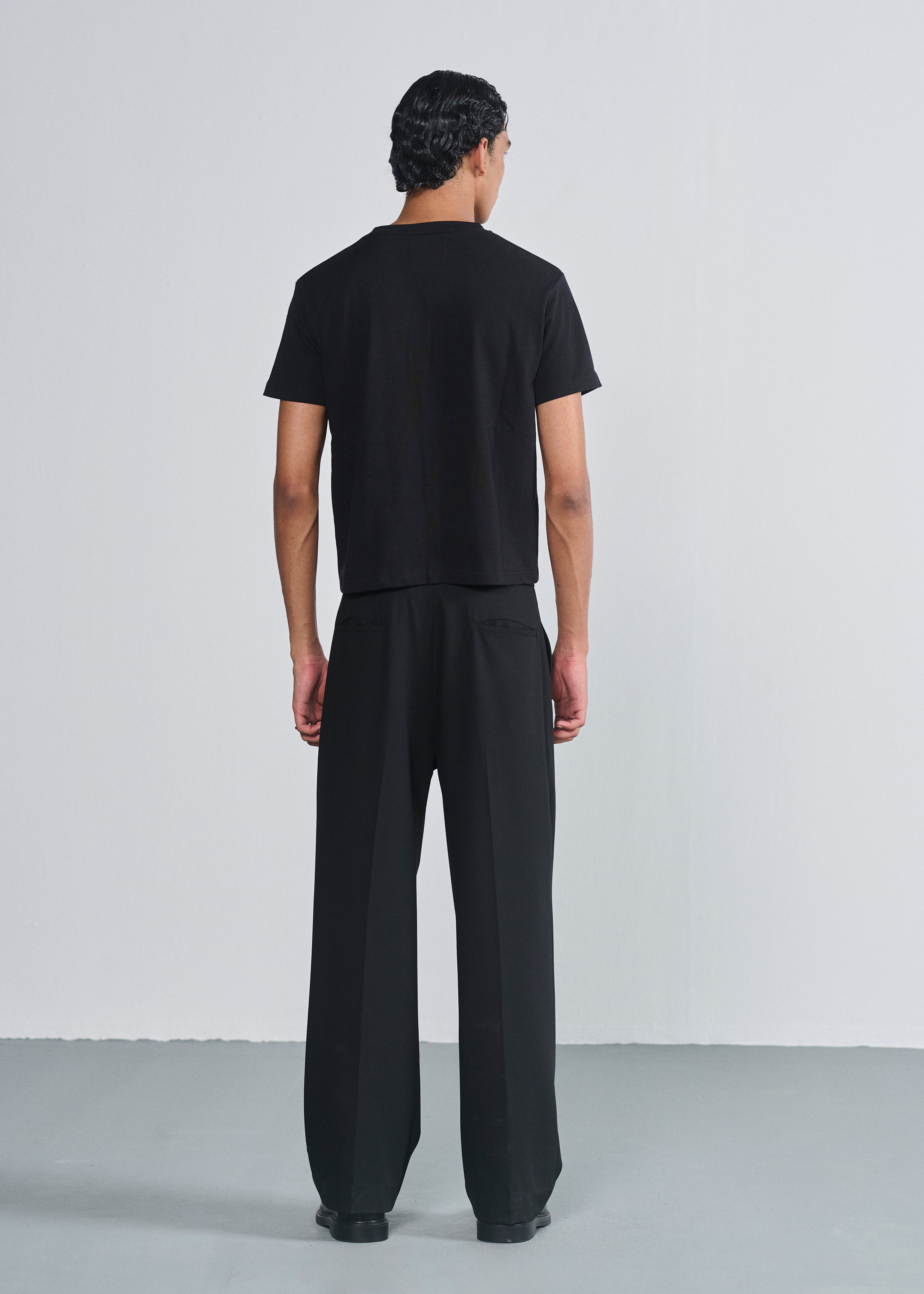Essential Cropped Tee - Black